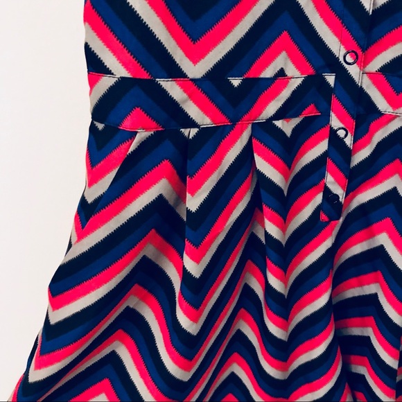 Bold and colorful! Lace back romper w/pockets sz L - Picture 5 of 6